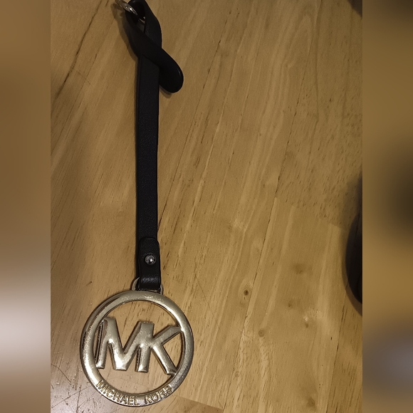Michael Kors Accessories - Michael Kors Hunter Green Leather Strap with Gold Logo Hangtag EUC
